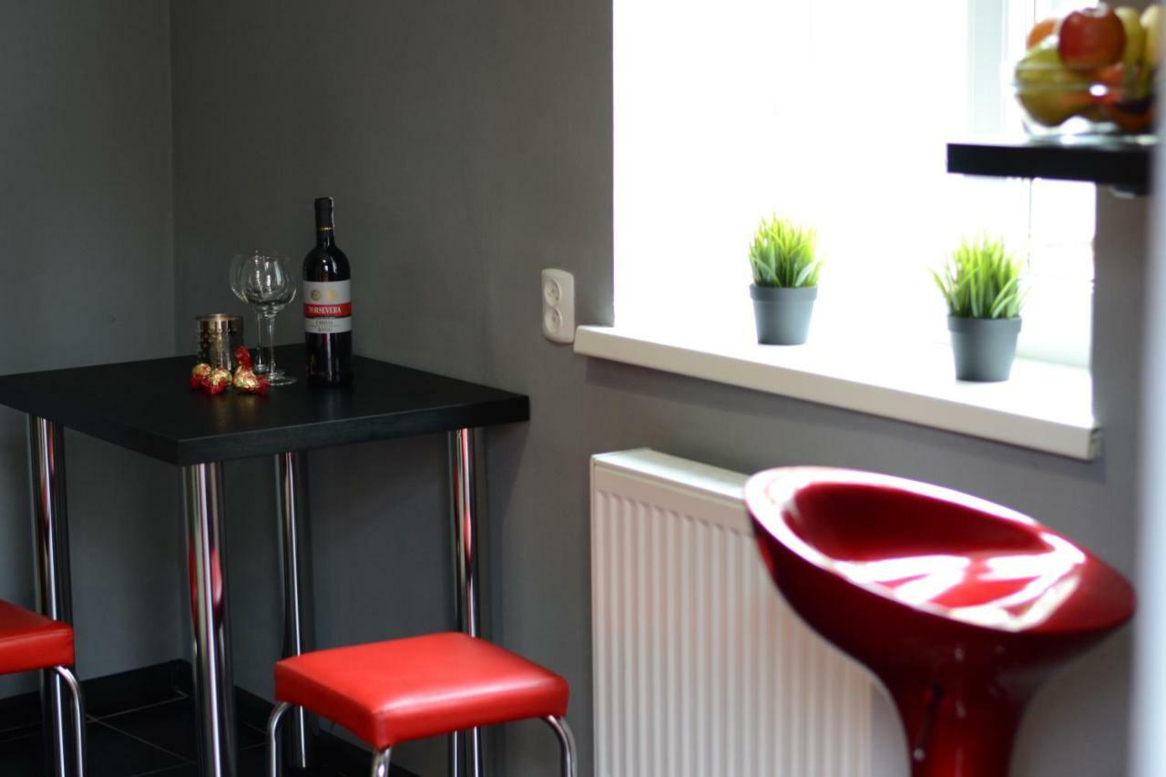 Modern Red Apartment Lviv Luaran gambar