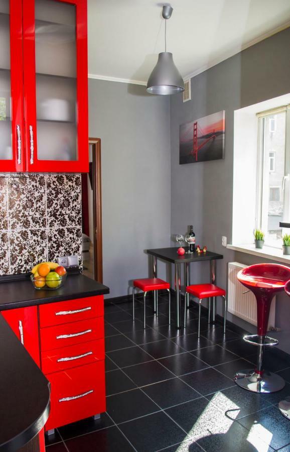 Modern Red Apartment Lviv Luaran gambar