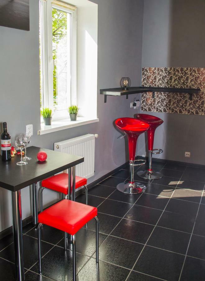 Modern Red Apartment Lviv Luaran gambar